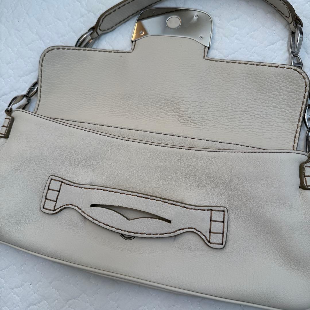 Tod's レザーショルダーバッグ ホワイト