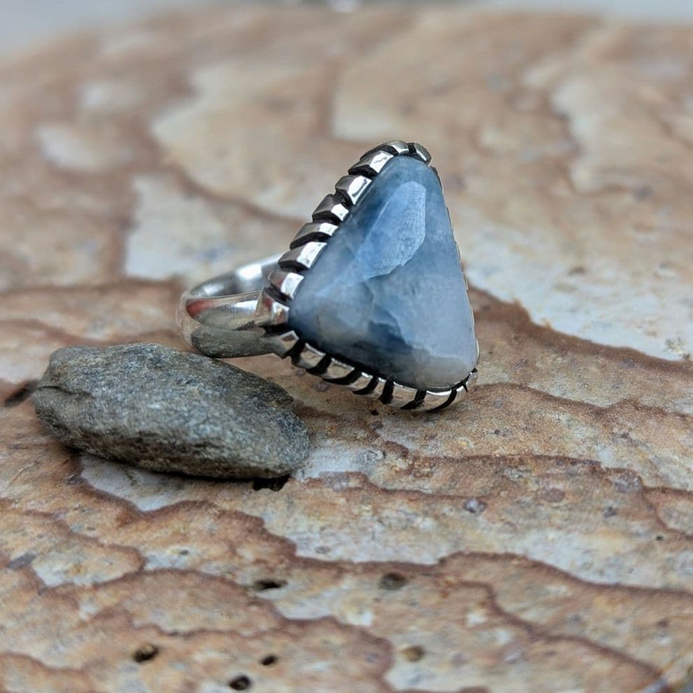 ハンドメイドの入りコン沢リング　 コン沢　シルバーリング