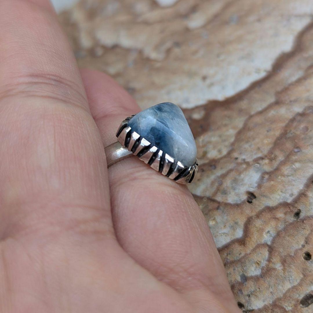 ハンドメイドの入りコン沢リング　 コン沢　シルバーリング