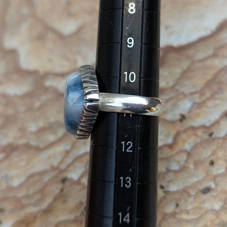 ハンドメイドの入りコン沢リング　 コン沢　シルバーリング