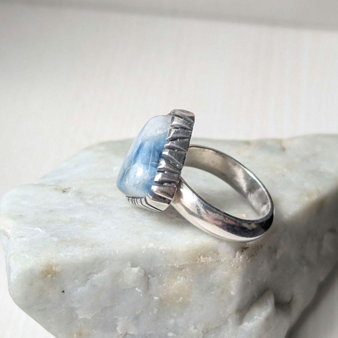 ハンドメイドの入りコン沢リング　 コン沢　シルバーリング