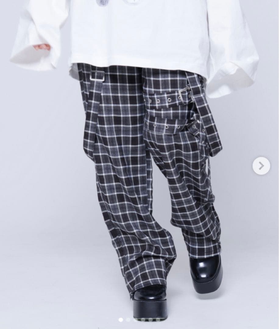 トラバストーキョー サスペンダー付きチェックカーゴパンツ