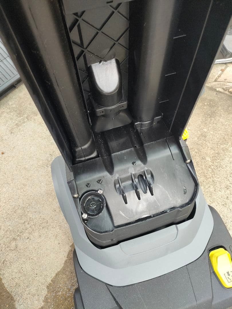 ケルヒャー業務用床洗浄機　BR30/4C　床掃除