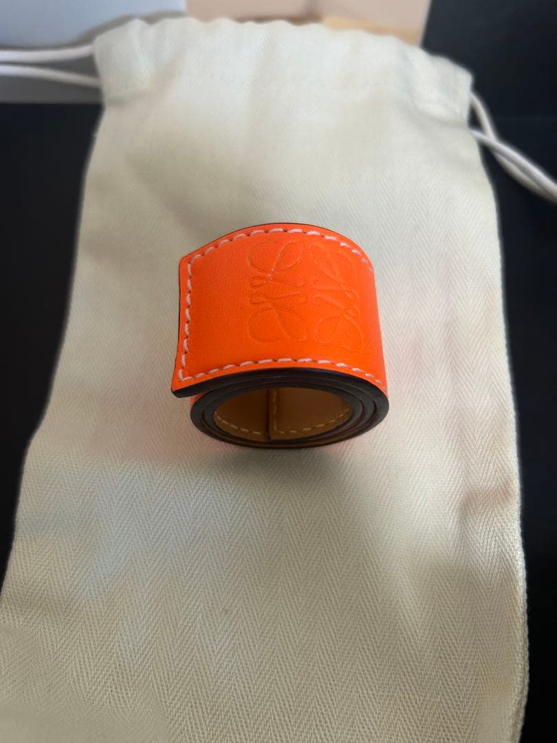 LOEWE オレンジ　レザーバングル