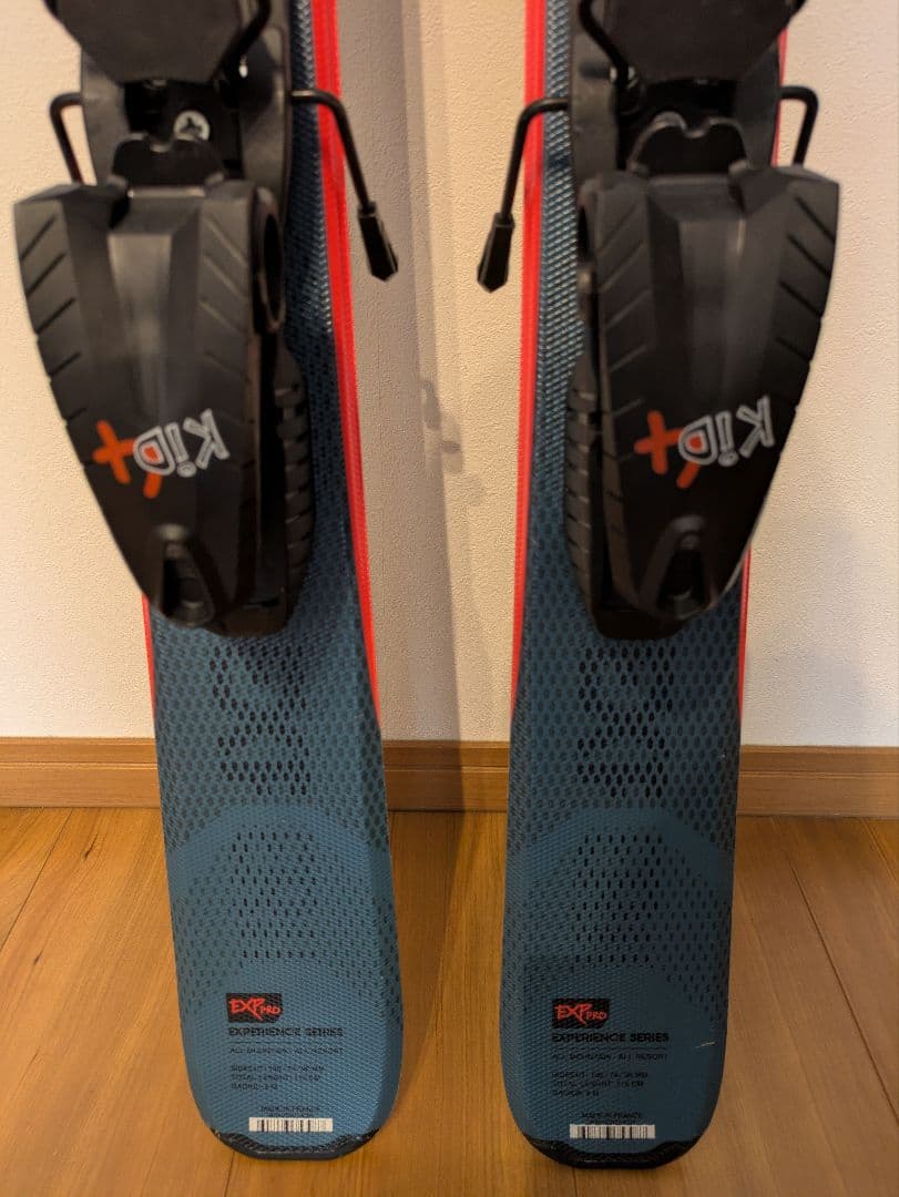 【期間限定値下げ】ジュニアスキー板、ブーツ、ストックセット