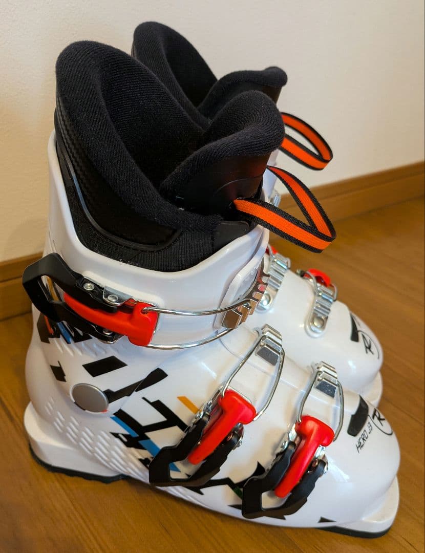 【期間限定値下げ】ジュニアスキー板、ブーツ、ストックセット