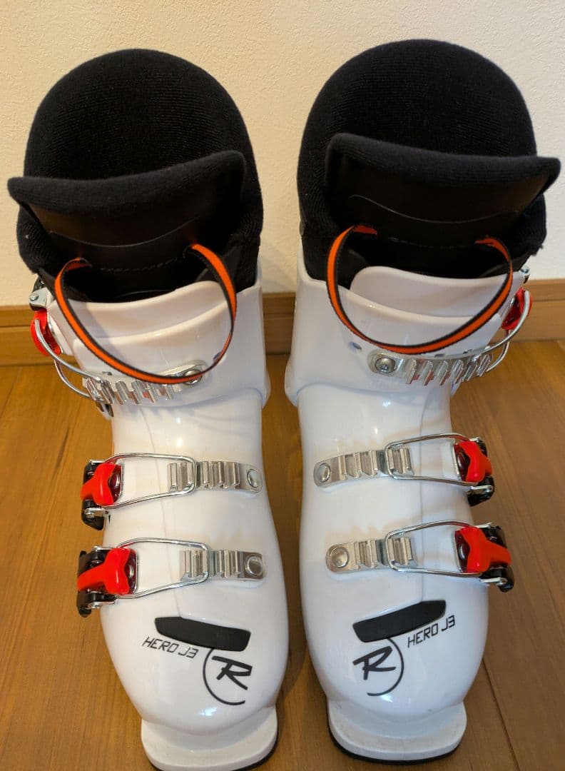 【期間限定値下げ】ジュニアスキー板、ブーツ、ストックセット