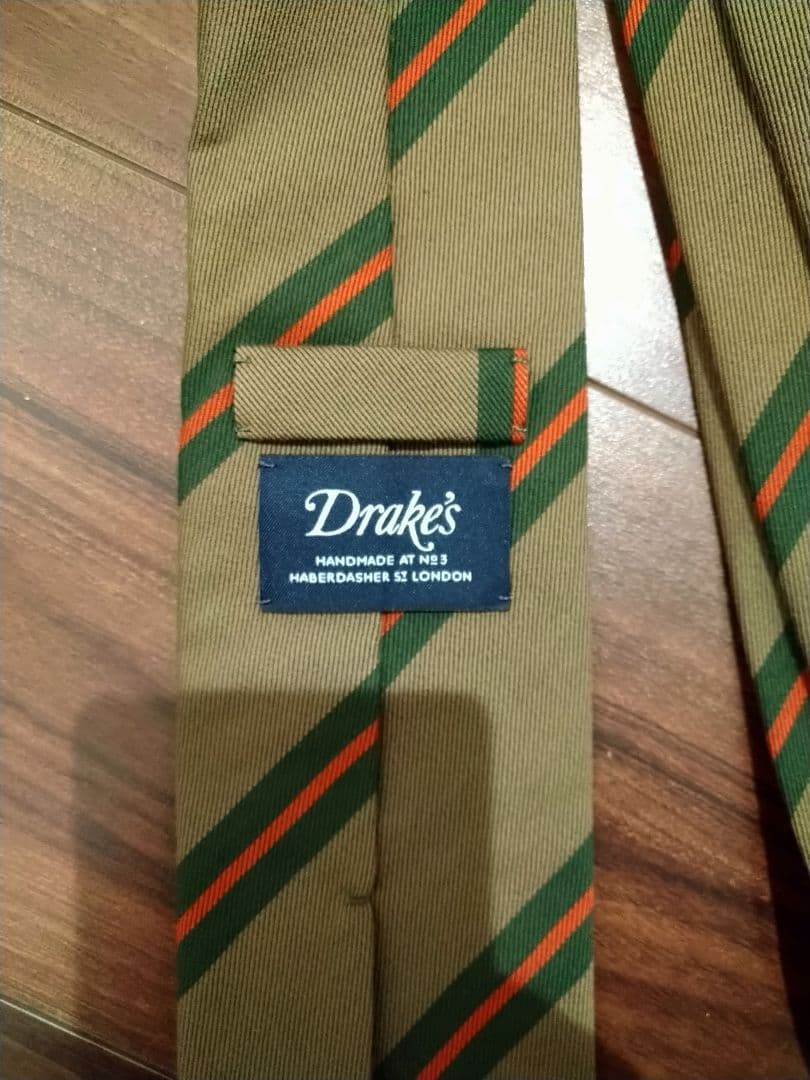 Drake's カーキ ストライプ ネクタイ