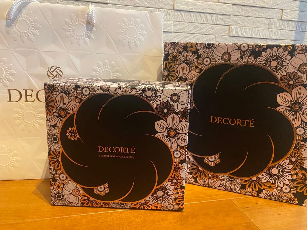 DECORTÉ エターナル　ブルームコレクション　クリスマスコフレ2025