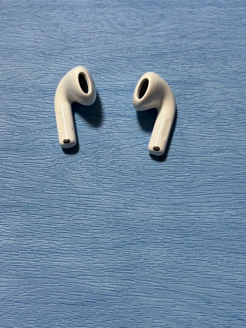 AirPods 4 (本体ノイキャン搭載）ケースのおまけ付き