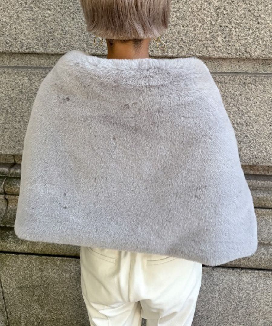 【新品未使用タグ付き✨】JENNE ジェンヌ リッチボリュームファーケープ