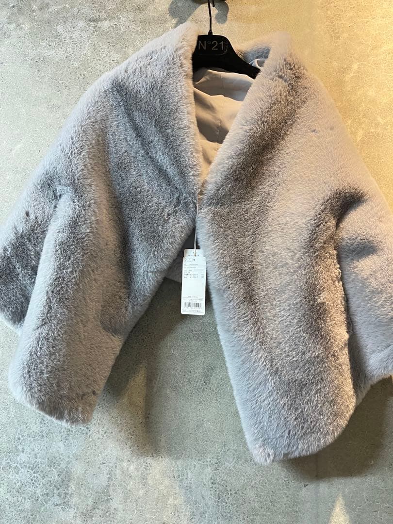 【新品未使用タグ付き✨】JENNE ジェンヌ リッチボリュームファーケープ