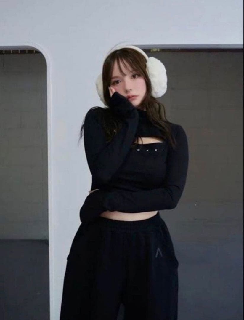 トップス Luna logo tops