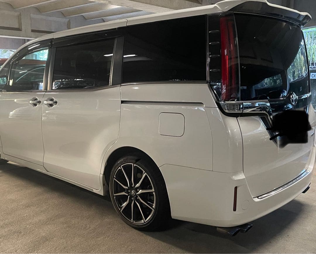 BLlTZ ブリッツ4本出しマフラーエスクァイア ノアヴォクシー ハイブリッド