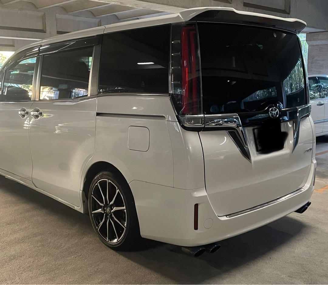 BLlTZ ブリッツ4本出しマフラーエスクァイア ノアヴォクシー ハイブリッド