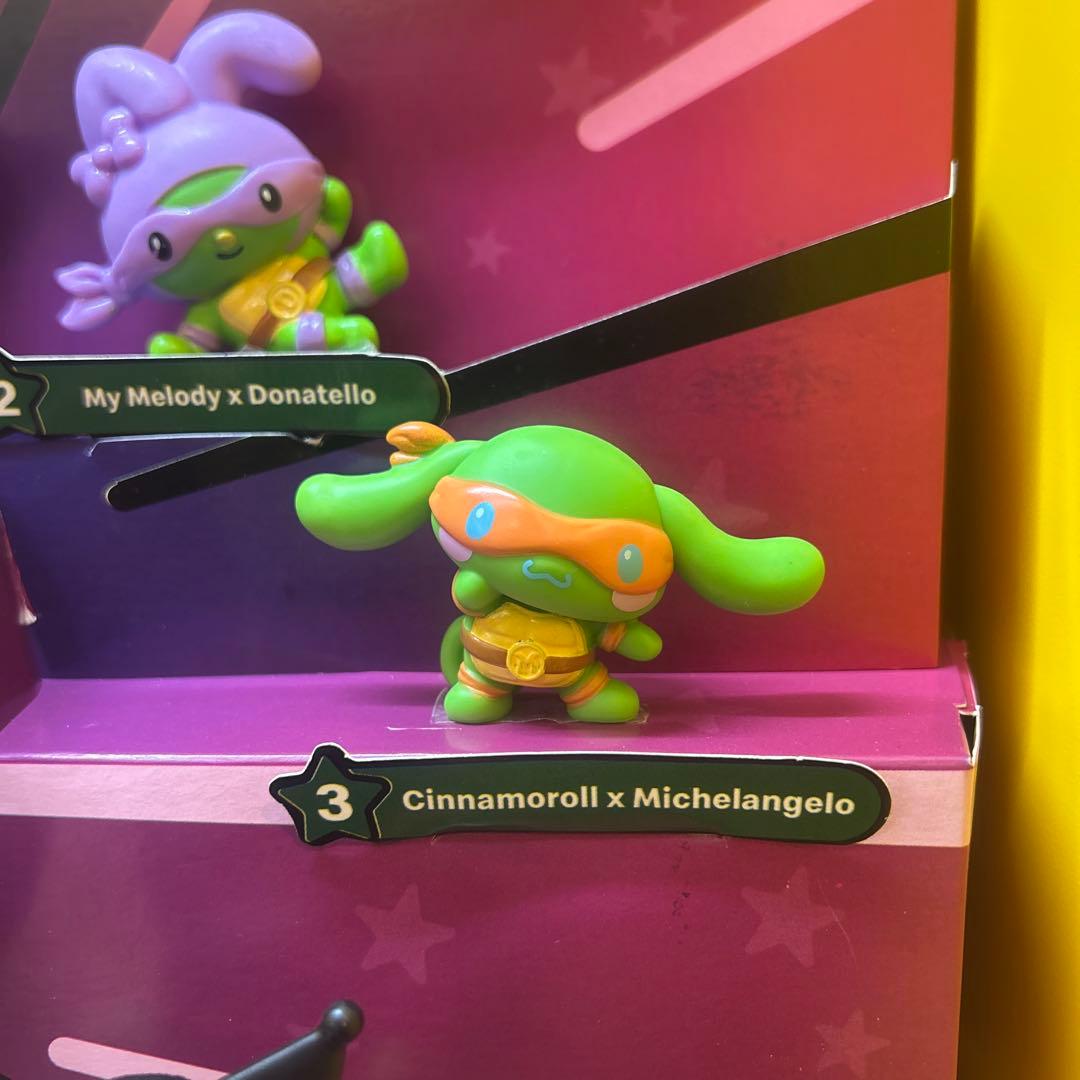 海外限定　ハッピーセット　タートルズ　サンリオ　8種類　未開封