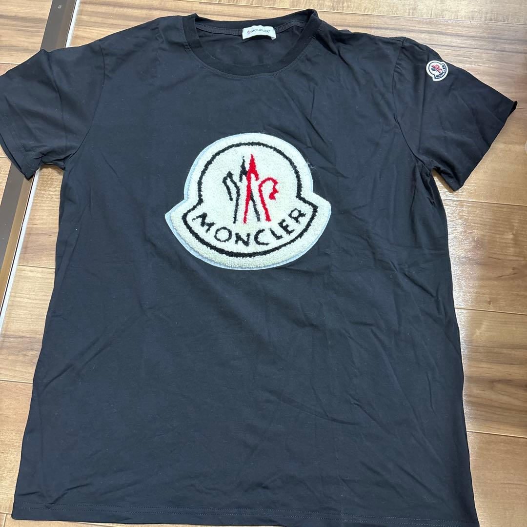 MONCLER ロゴ刺繍 ブラックTシャツ