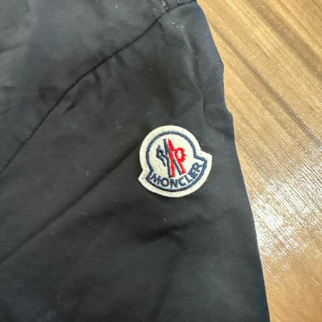 MONCLER ロゴ刺繍 ブラックTシャツ