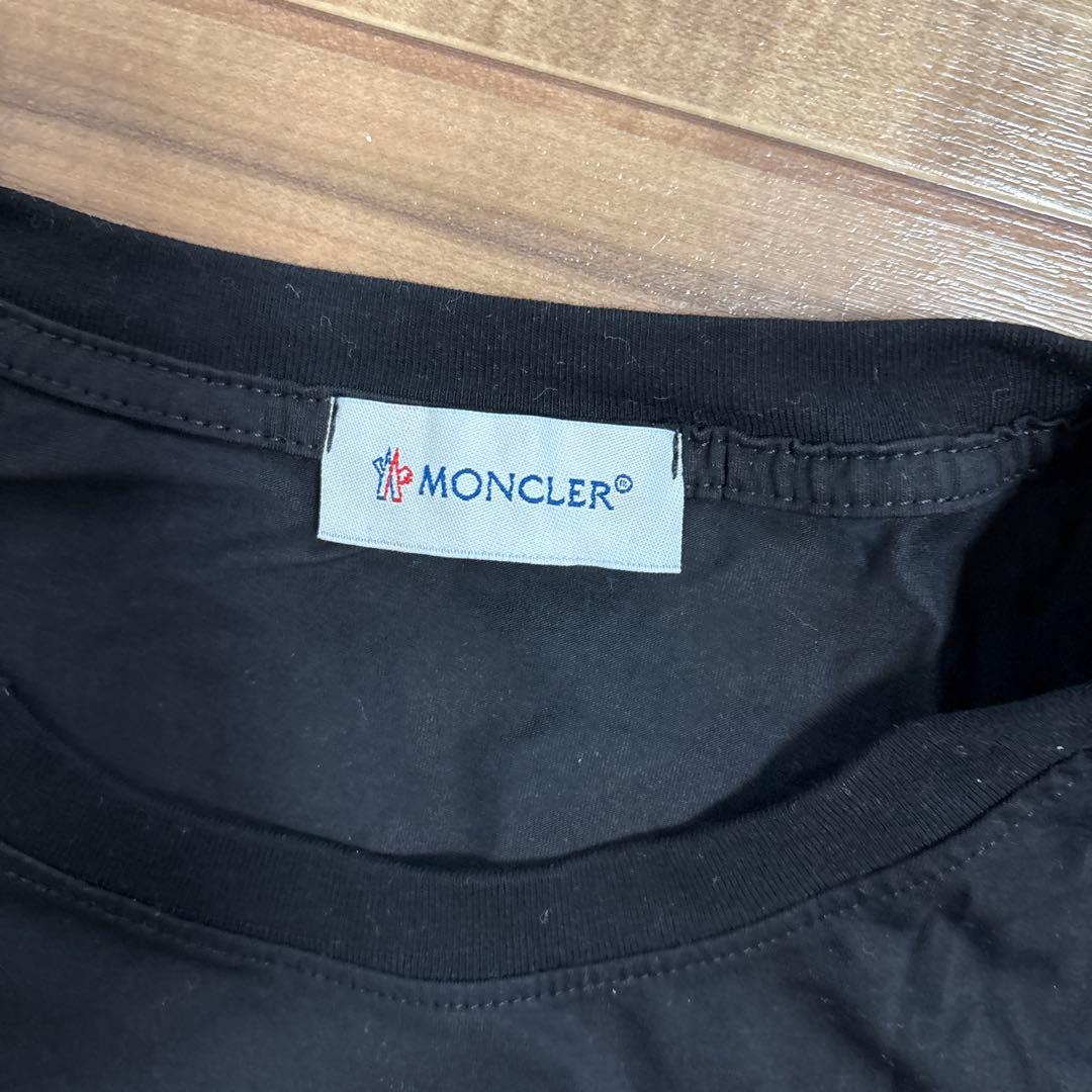 MONCLER ロゴ刺繍 ブラックTシャツ