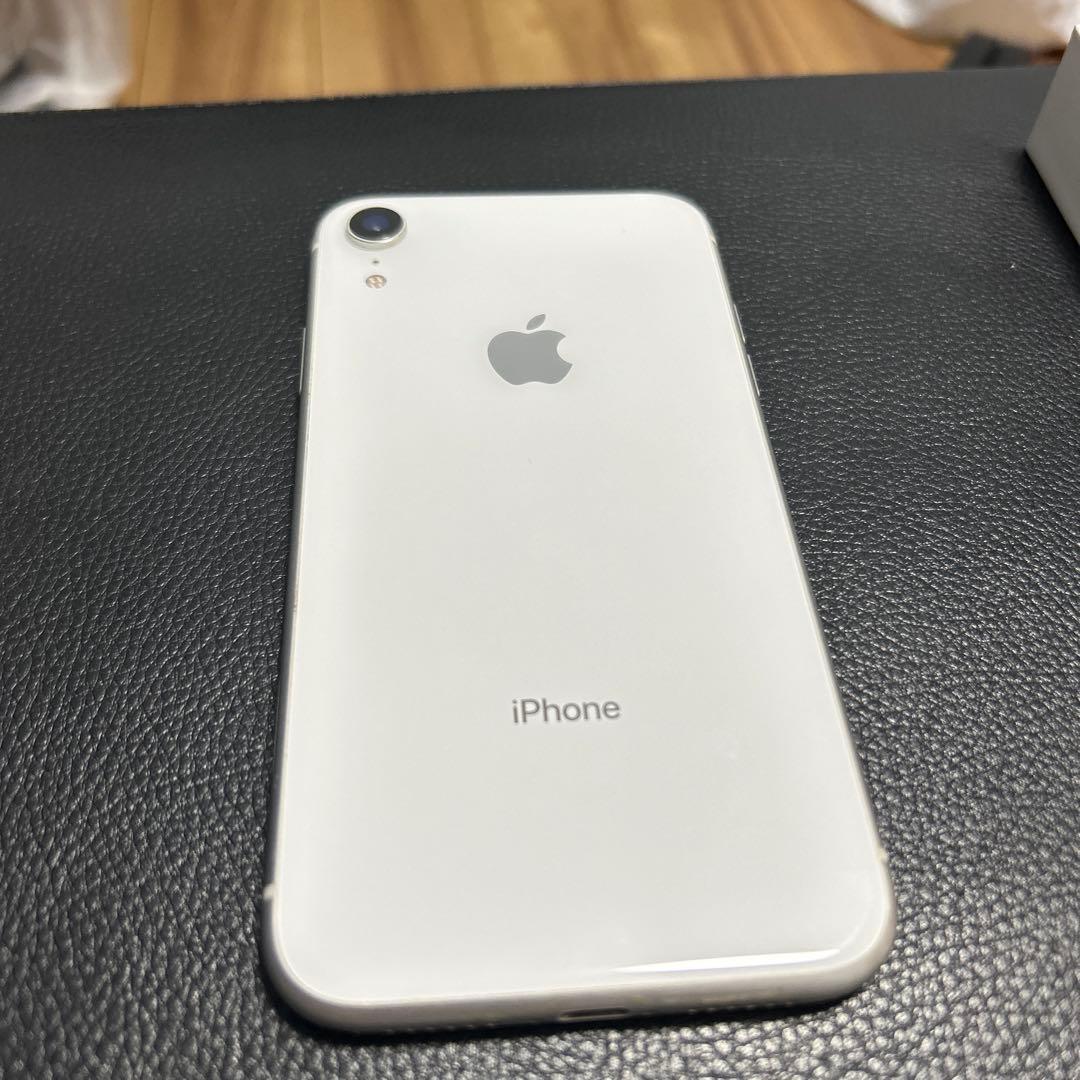 Apple iPhone XRホワイト　本体　64GB