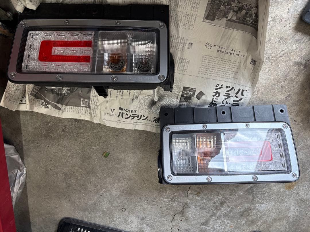 日野　プロフィア　テール　ランプ　純正　新品
