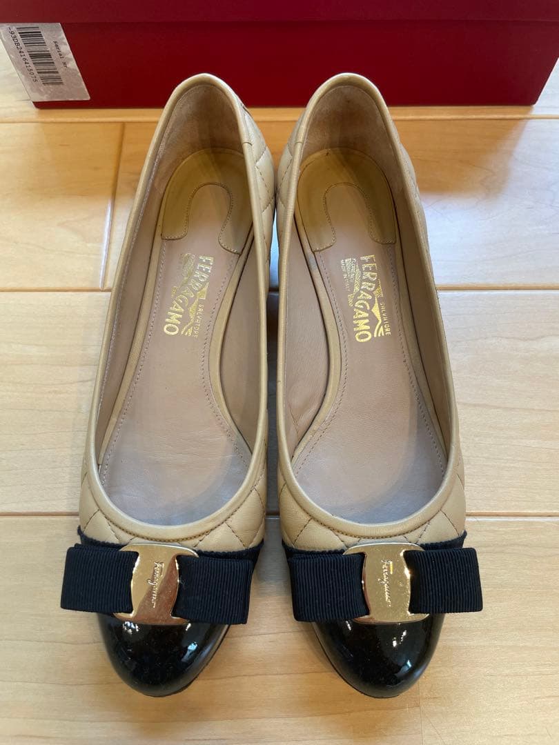 Salvatore Ferragamo サルヴァトーレ フェラガモ VARA Q