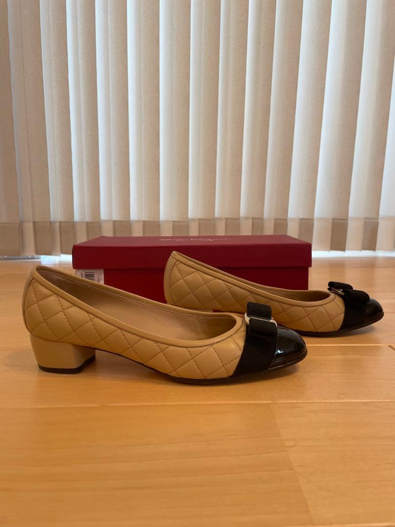 Salvatore Ferragamo サルヴァトーレ フェラガモ VARA Q