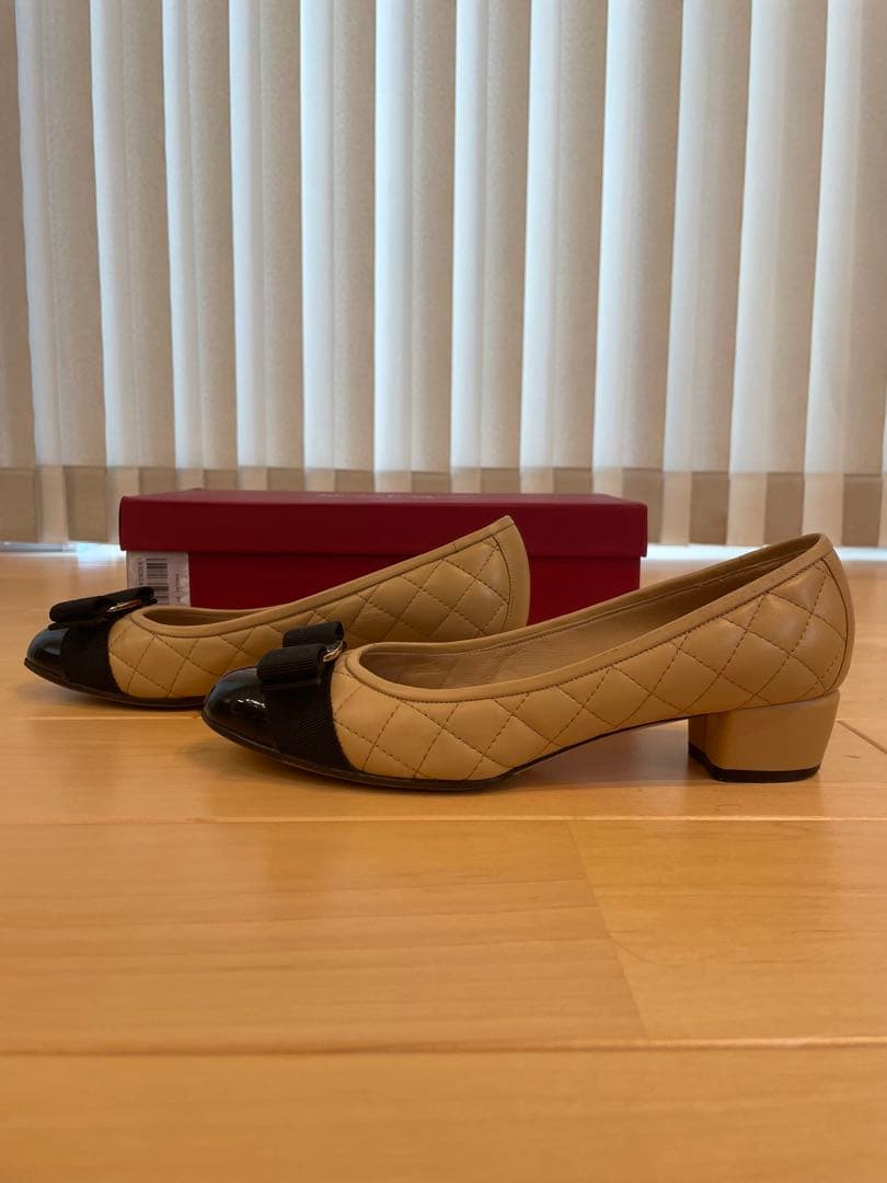 Salvatore Ferragamo サルヴァトーレ フェラガモ VARA Q