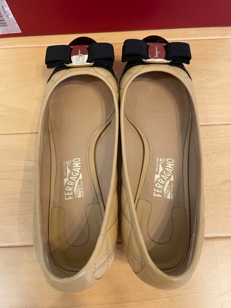 Salvatore Ferragamo サルヴァトーレ フェラガモ VARA Q