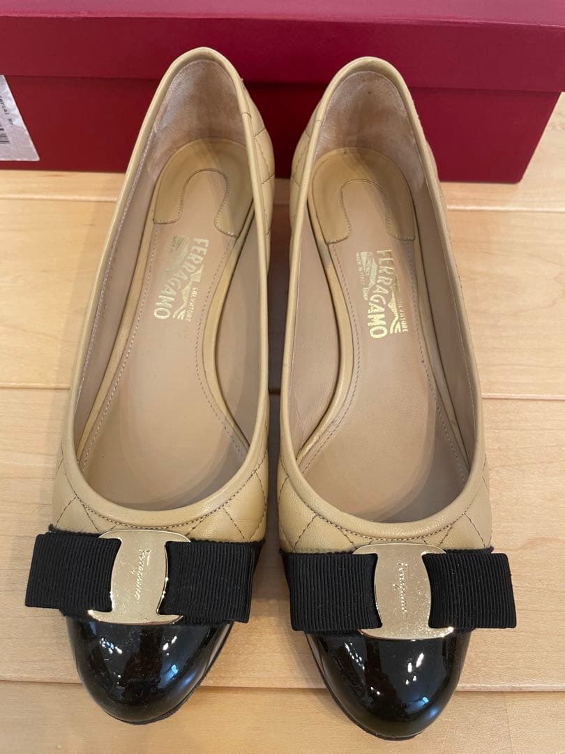 Salvatore Ferragamo サルヴァトーレ フェラガモ VARA Q