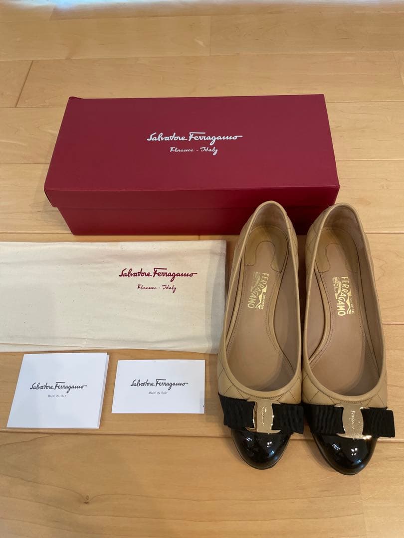 Salvatore Ferragamo サルヴァトーレ フェラガモ VARA Q