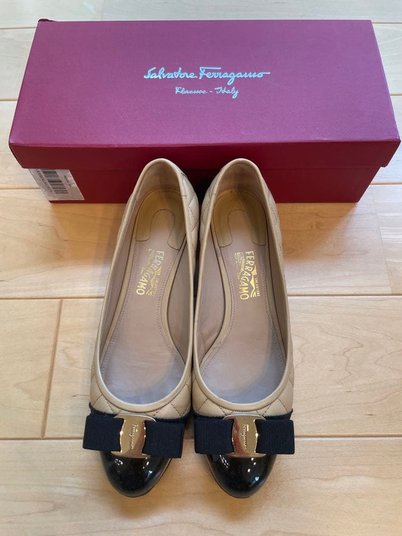 Salvatore Ferragamo サルヴァトーレ フェラガモ VARA Q