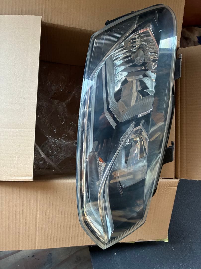ポロ　6R 後期　純正　右　ヘッドライトライト　フォルクスワーゲン