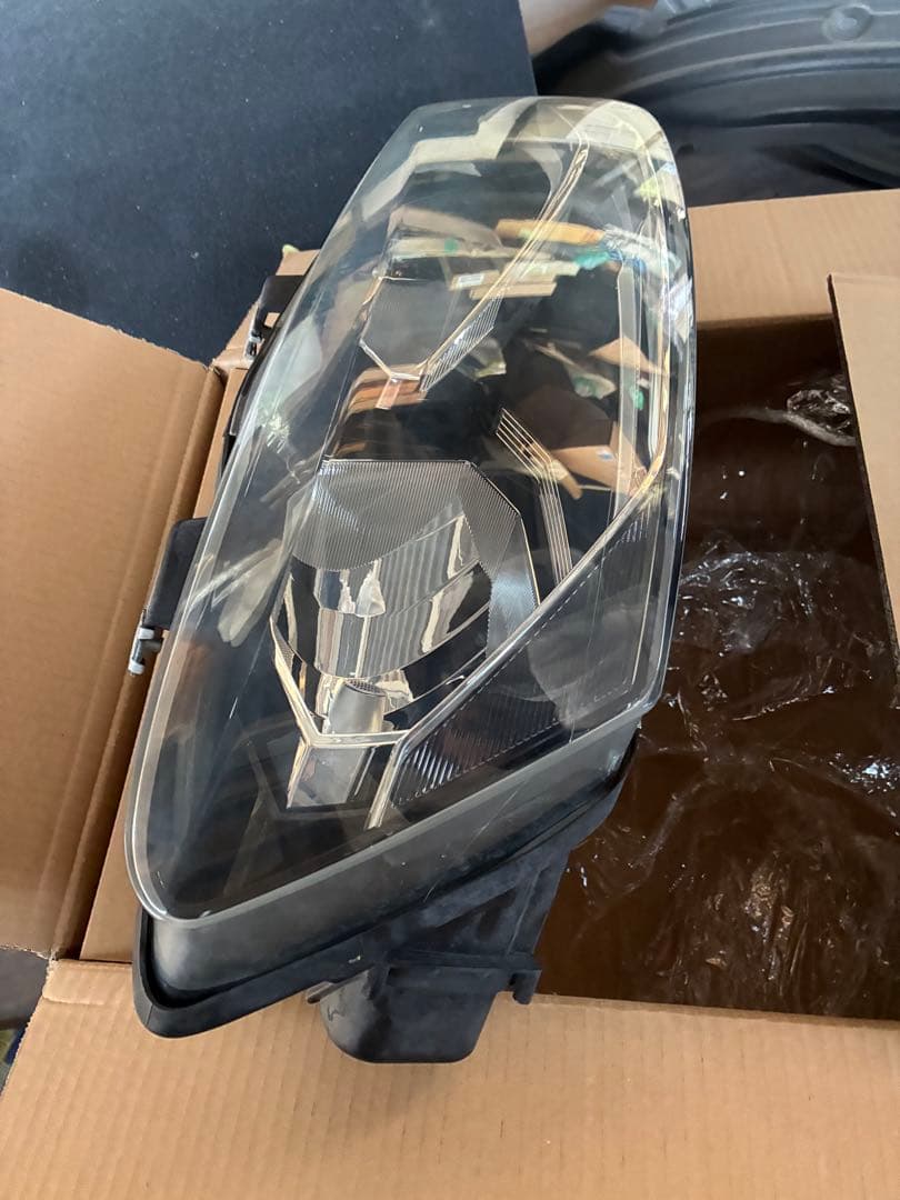 ポロ　6R 後期　純正　右　ヘッドライトライト　フォルクスワーゲン