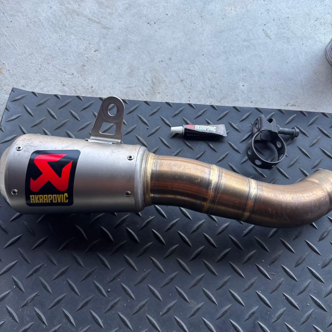 AKRAPOVIC マフラー ステンレス製