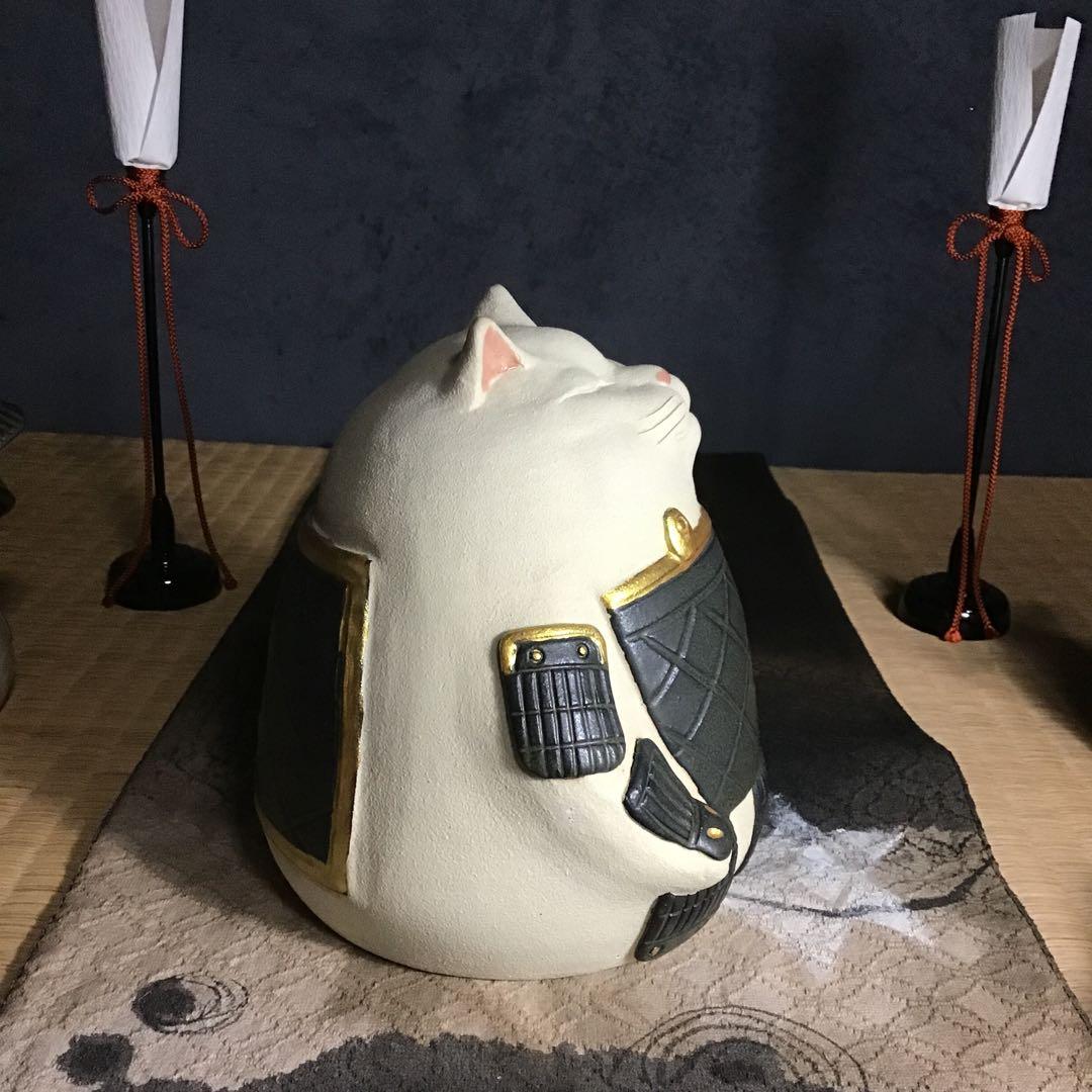 ねこ武将∠(｀∇´)ゝ　まる白猫　黒甲冑　黒兜(伊達形) 大一点のみ