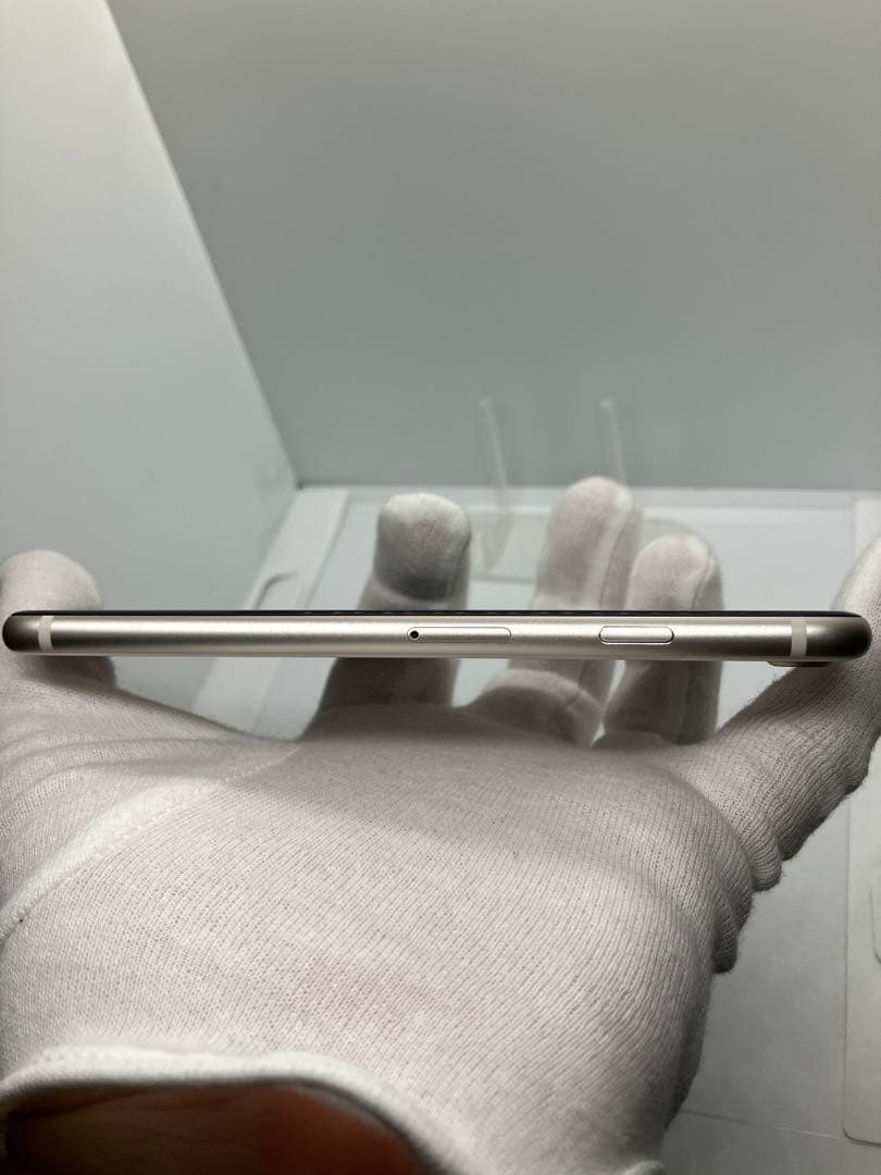 美品 iPhone SE3 64GB ホワイト バッテリー100% SIMフリー