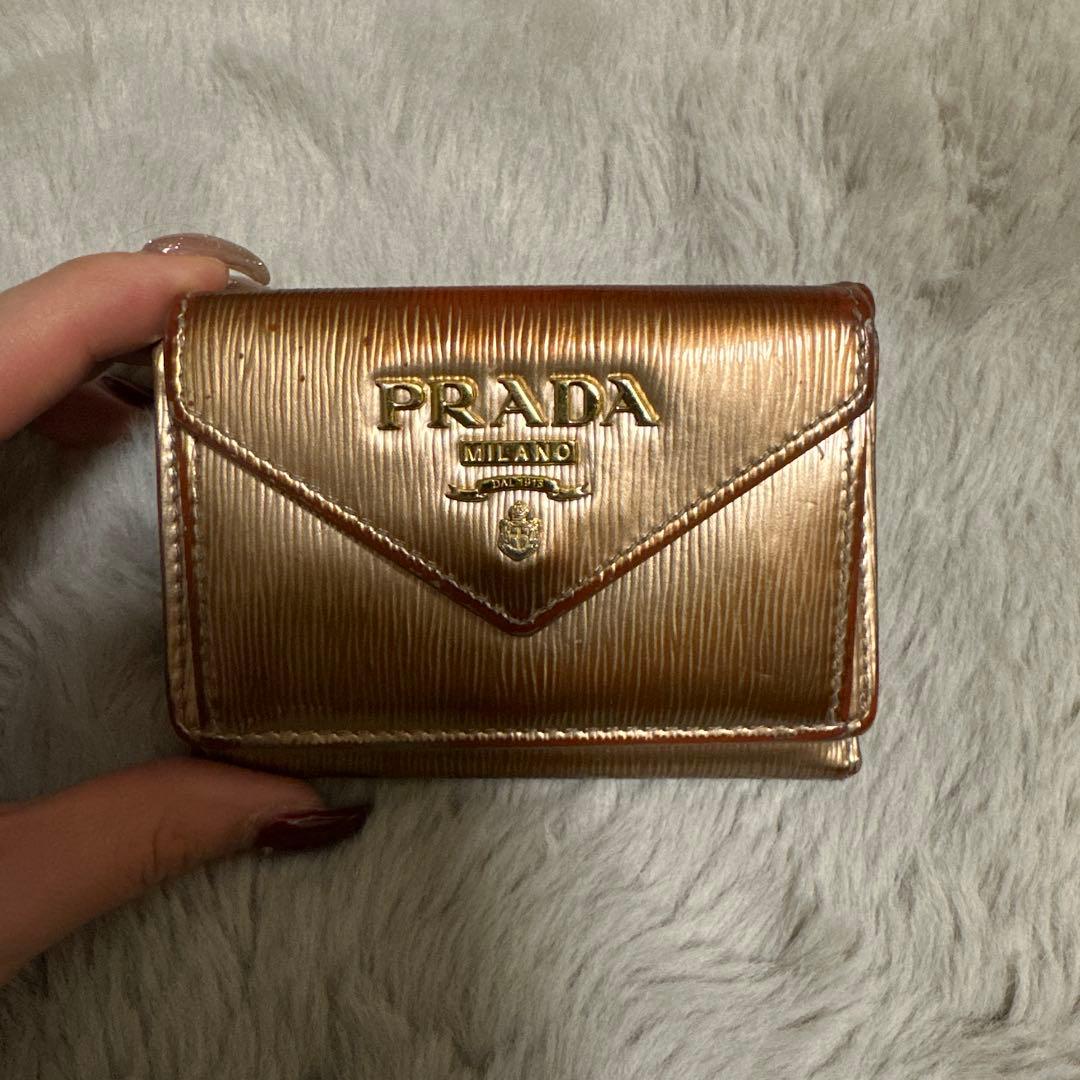PRADA 三つ折り財布