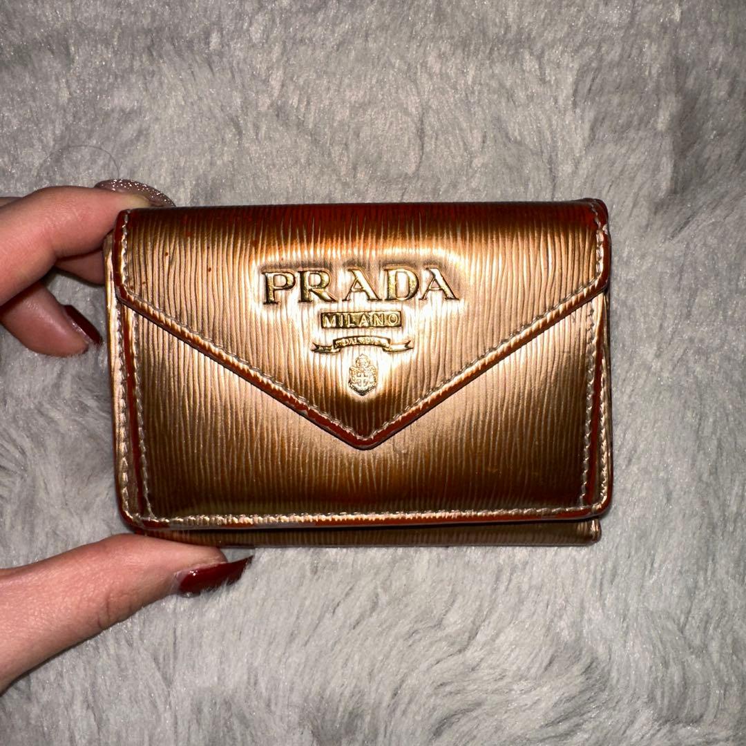 PRADA 三つ折り財布