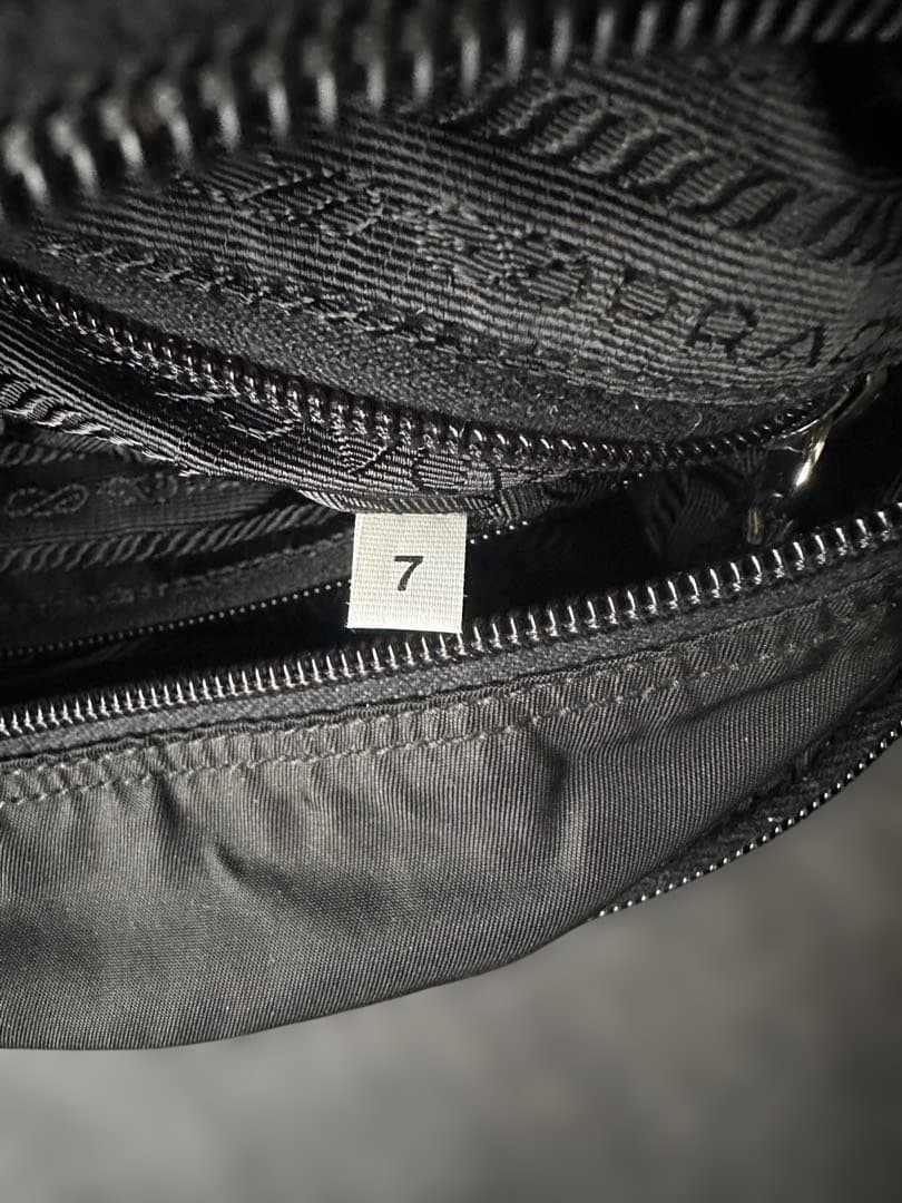 PRADA ブラック ショルダーバッグ【新品未使用】