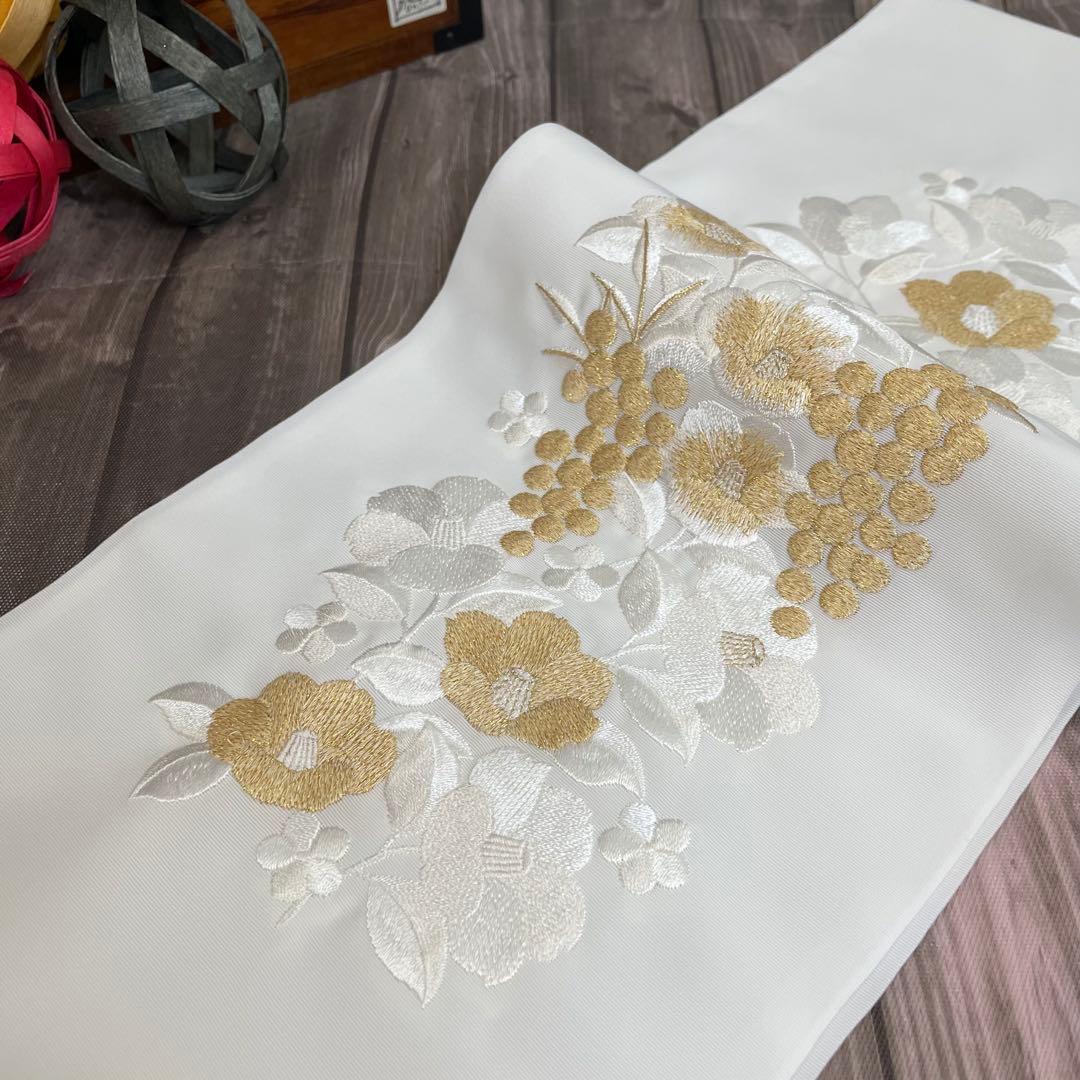 maki 様3点おまとめ✨椿がお洒落にデザインされた華やかな刺繍半襟　日本製新品