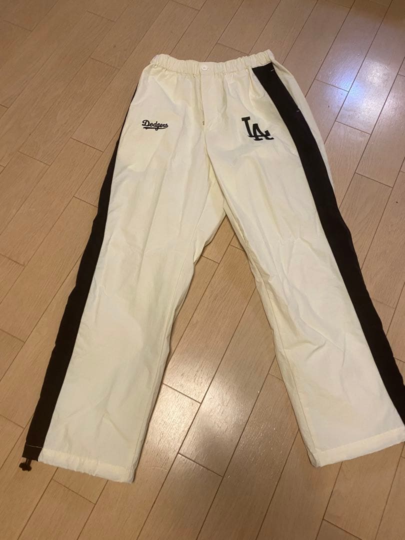 MLB ドジャース ナイロンセットアップ白黒