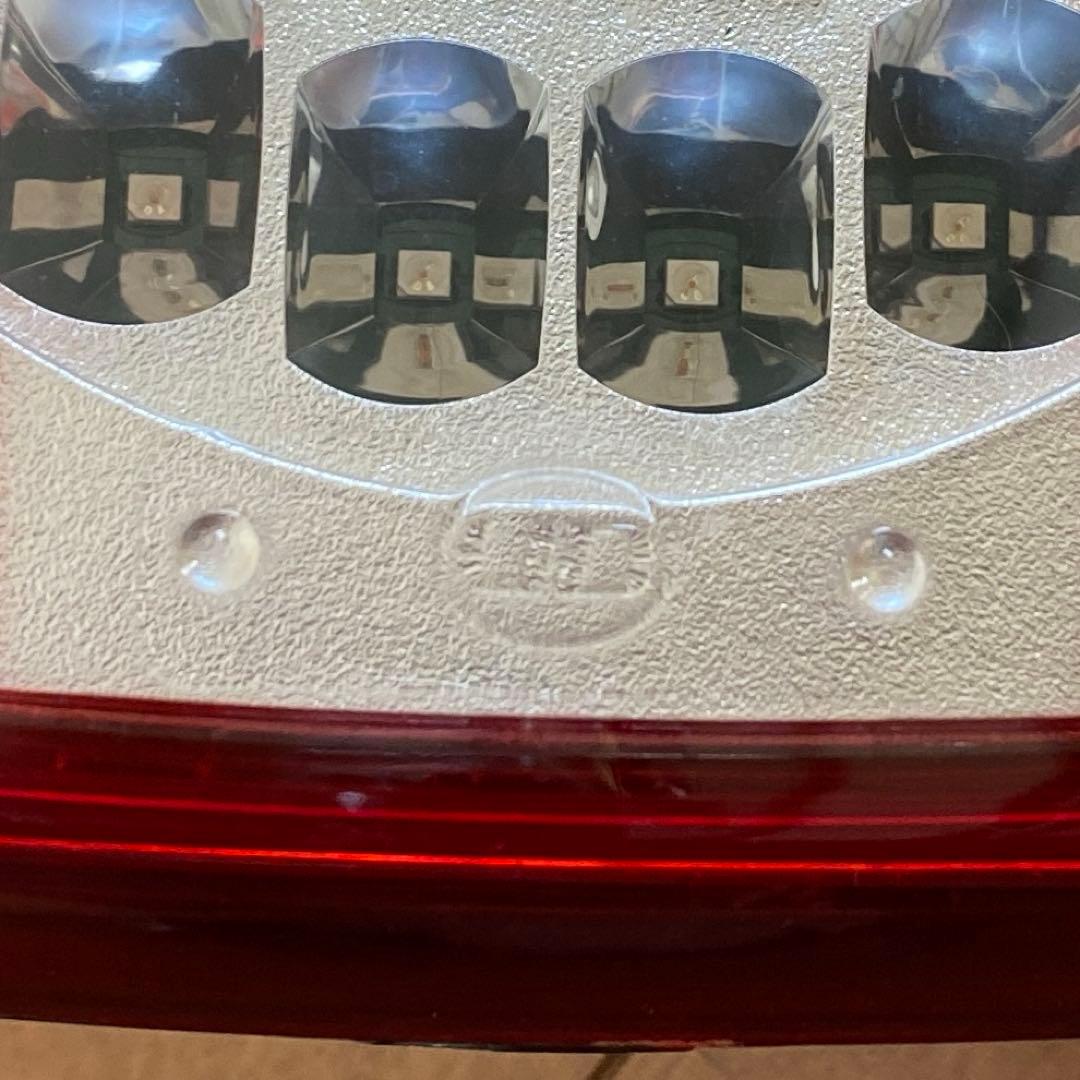 UD純正★ボルボテール 3連用 左右セット★新車外し 美品