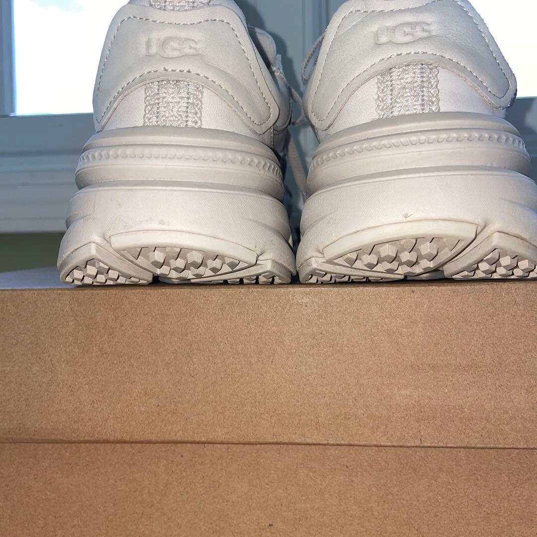 UGG オフホワイト 厚底スニーカー