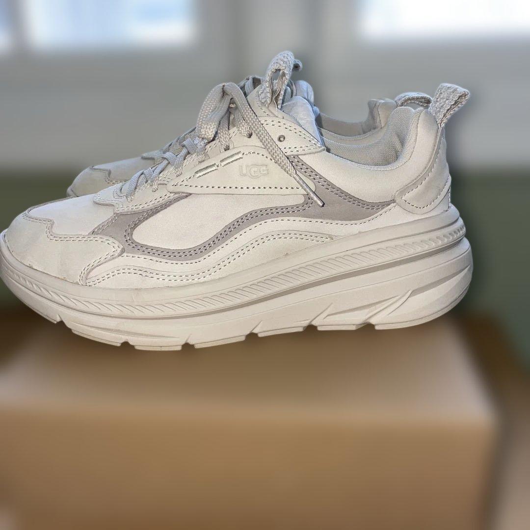 UGG オフホワイト 厚底スニーカー