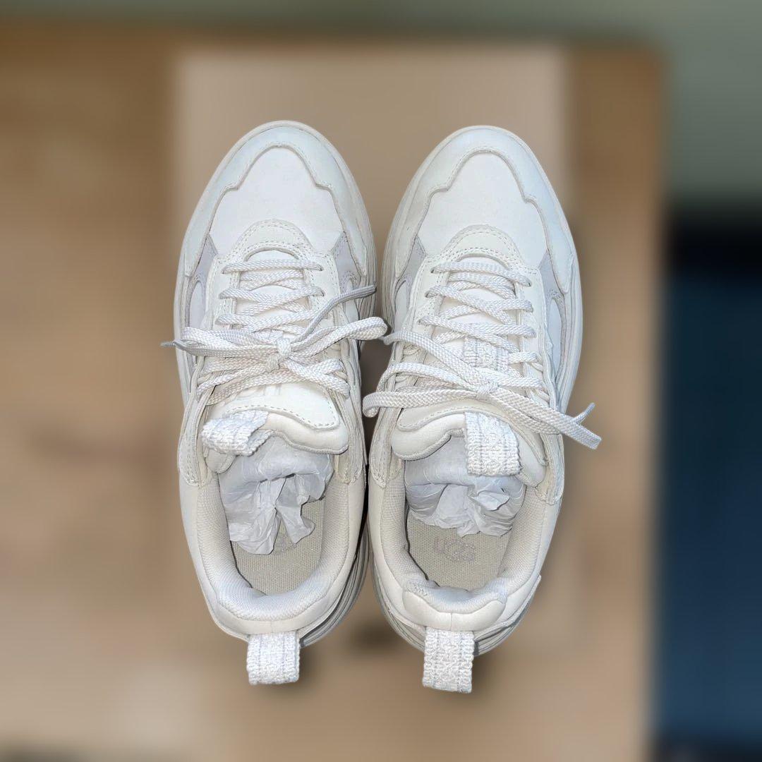 UGG オフホワイト 厚底スニーカー