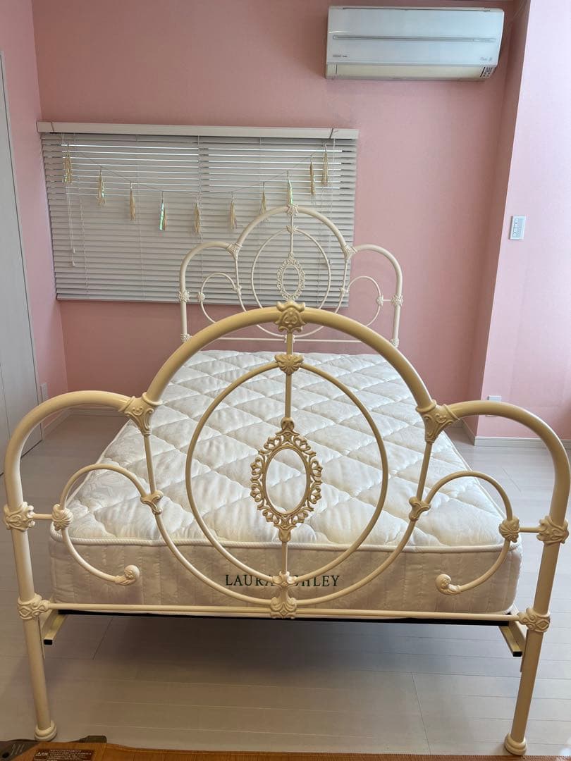 ローラアシュレイ セミダブルベッドフレーム&マットレスM