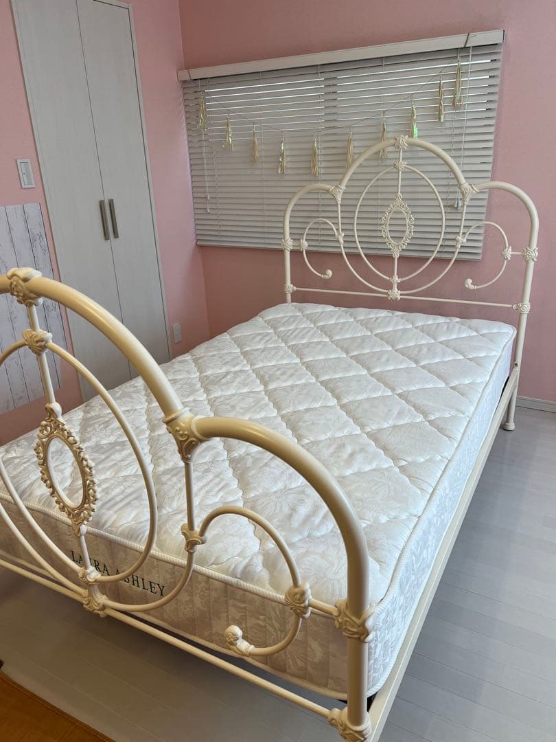 ローラアシュレイ セミダブルベッドフレーム&マットレスM