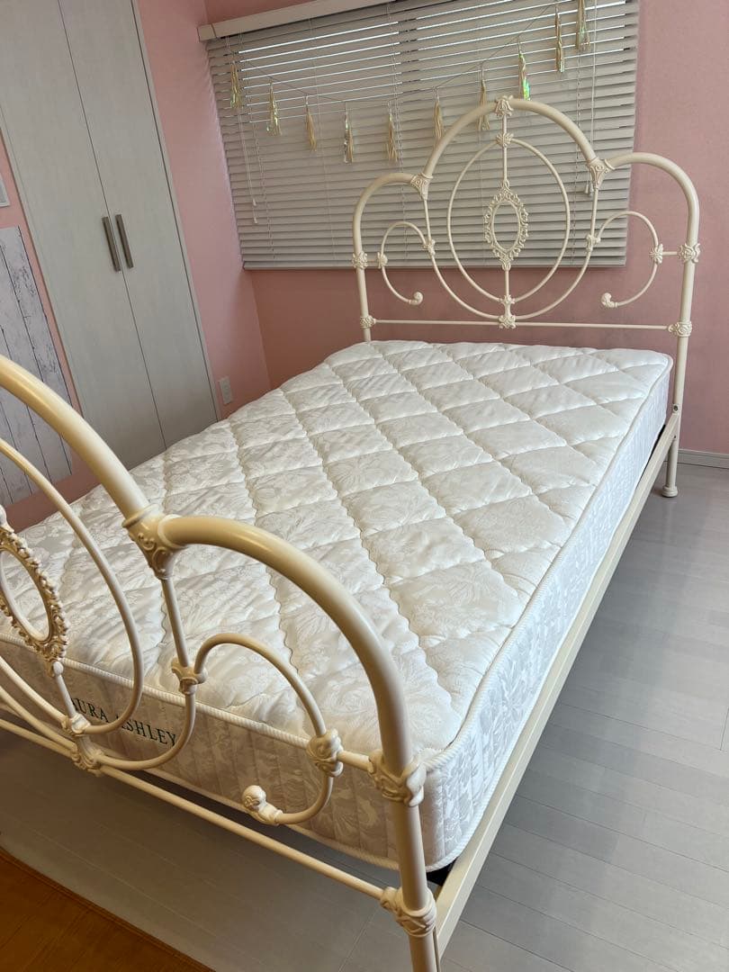 ローラアシュレイ セミダブルベッドフレーム&マットレスM