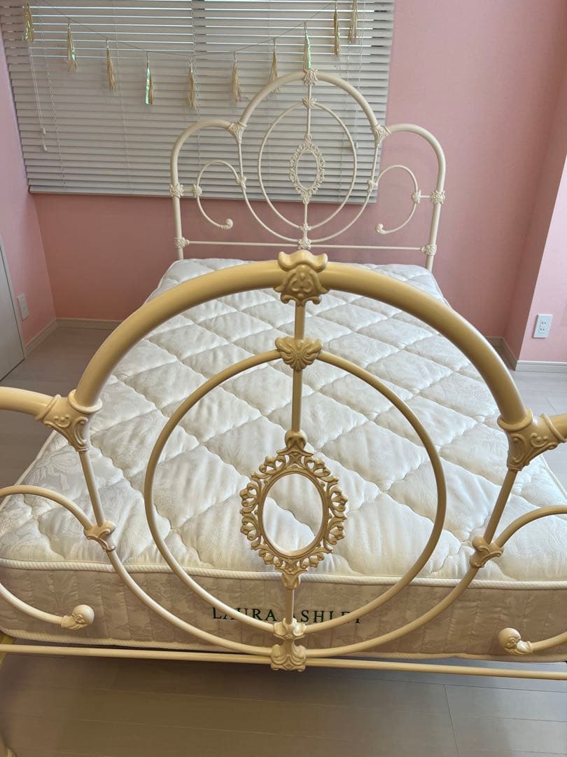 ローラアシュレイ セミダブルベッドフレーム&マットレスM